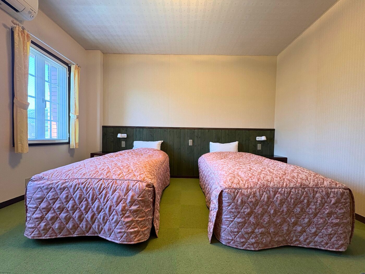 <br />
<b>Warning</b>:  Undefined variable $room_name in <b>/home/xs336081/eveplaza.com/public_html/wp-content/themes/eveplaza/archive-room.php</b> on line <b>267</b><br />
