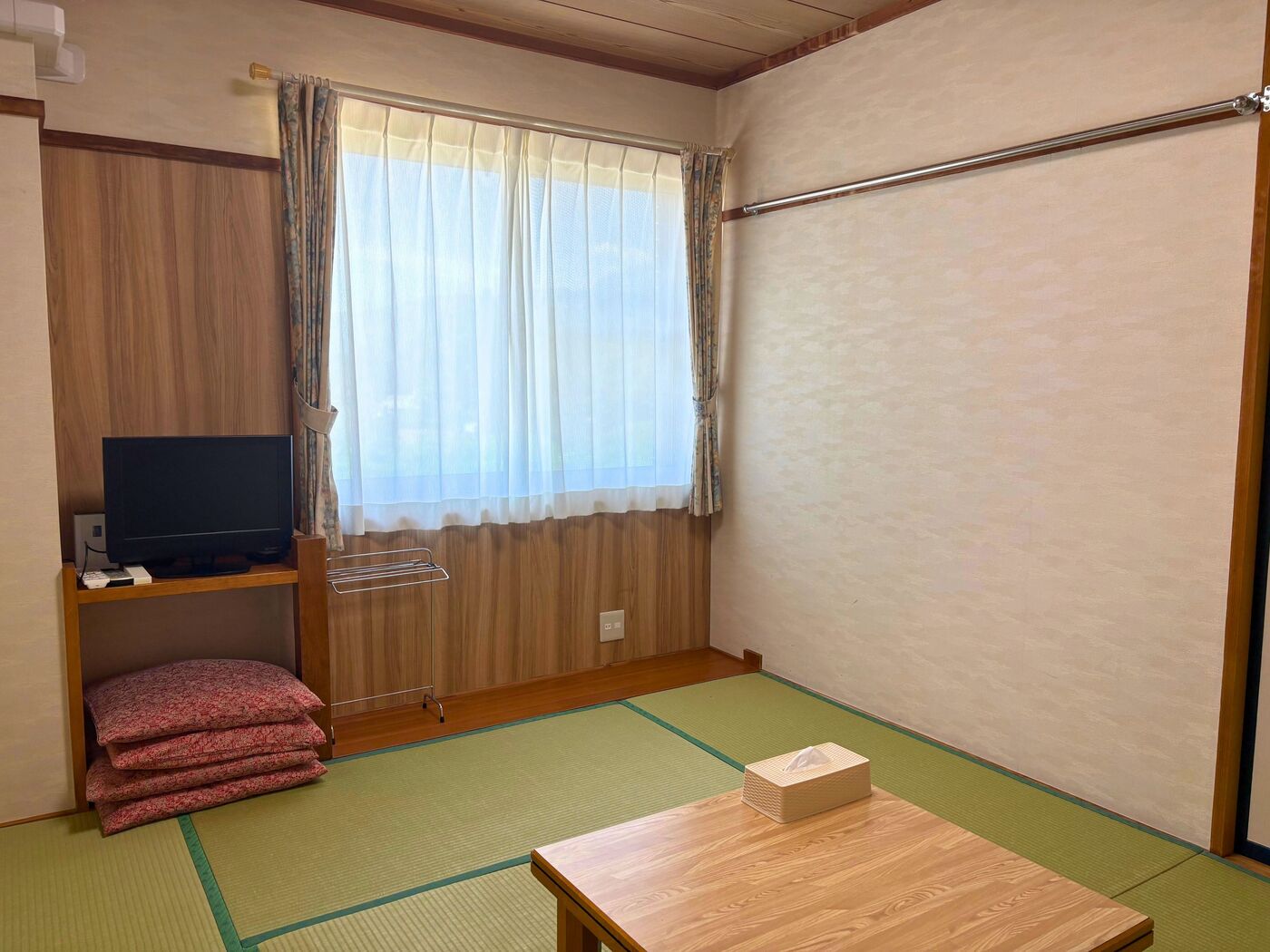 <br />
<b>Warning</b>:  Undefined variable $room_name in <b>/home/xs336081/eveplaza.com/public_html/wp-content/themes/eveplaza/archive-room.php</b> on line <b>267</b><br />
